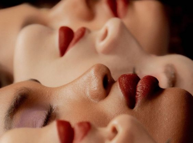 Где работать девушке без образования?