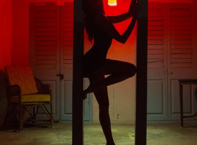 Преимущества работы для девушек в стриптиз-клубе