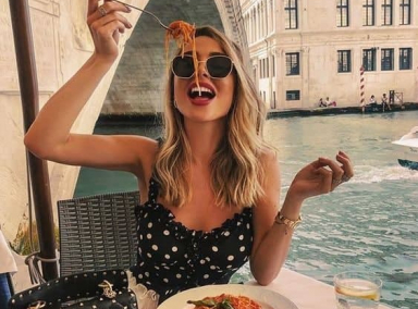 Работа хостес за границей 