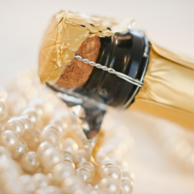 Мы готовы платить большие деньги за твою улыбку!