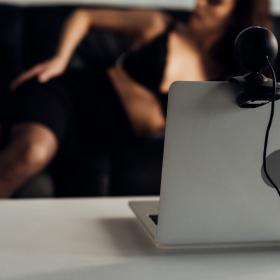 Модель в агенство для контента