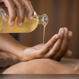 Студия расслабляющего массажа принимает на постоянную работу массажисток ! С обучением !