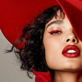 Хостес в студию массажа