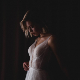 Хостес в студию массажа