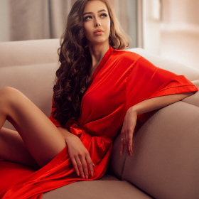 Хостес в студию массажа