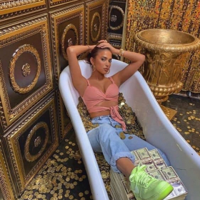 Студия массажа ищет массажистку/массажиста