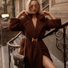 Приглашаем на постоянную работу хостес-модель!