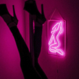 Работа танцовщицей, барменшей или хостесс