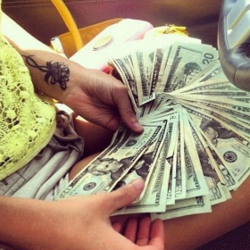 Требуется хостес на выкооплачиваемую работу!