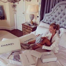 Девушки на высокооплачиваемую должность!