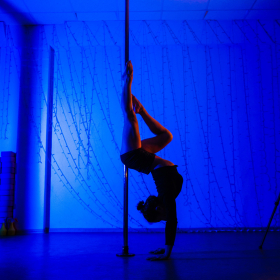 Танцовщица/танцор